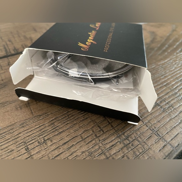 Magnetic Lashes | One Size - Picture 6 of 8